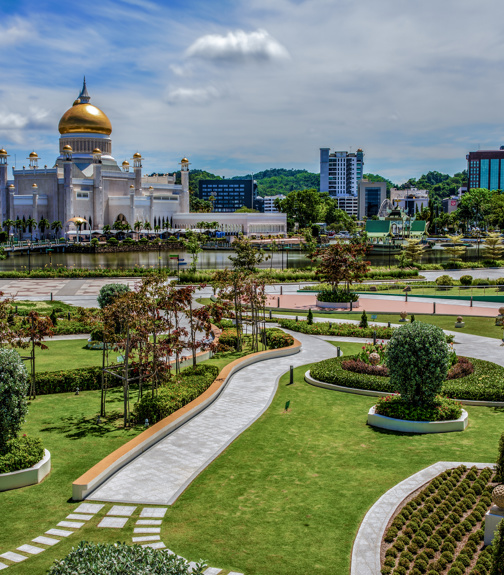 Sultan Omar Ali Saifuddin Mosque - Bandar Seri Begawan - Brunei